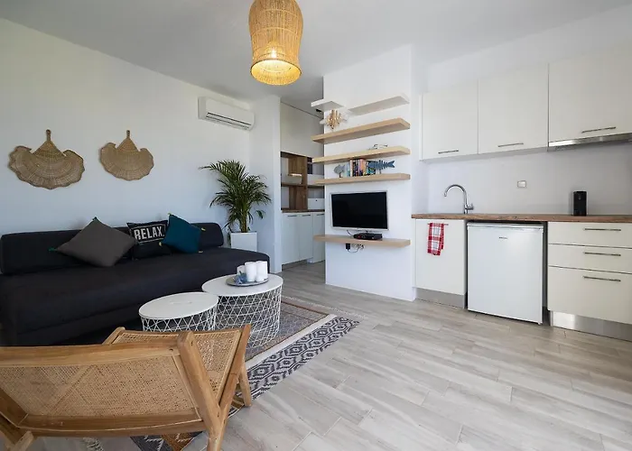 The Nine Graces - Clea, Hot Tub And Sea Views *