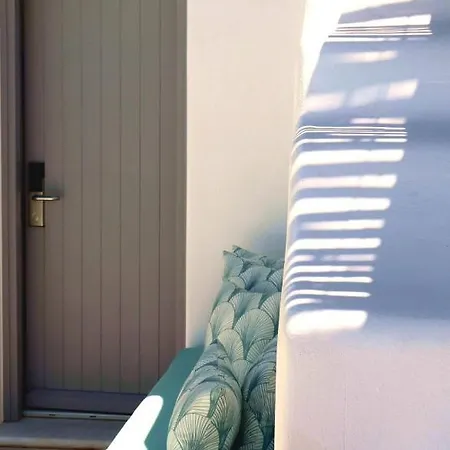 The Nine Graces - Beach Apartment Clea, Hot Tub And Sea Views