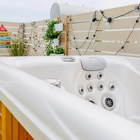 The Nine Graces - Beach Apartment Clea, Hot Tub And Sea Views