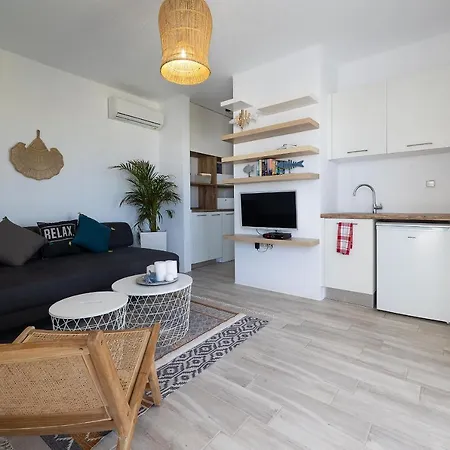 The Nine Graces - Beach Apartment Clea, Hot Tub And Sea Views *